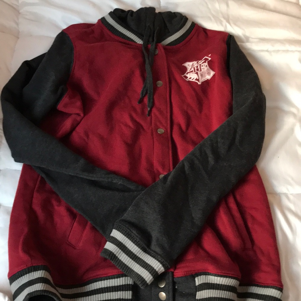 Harry Potter Hogwarts sweater child medium but can fit adult small